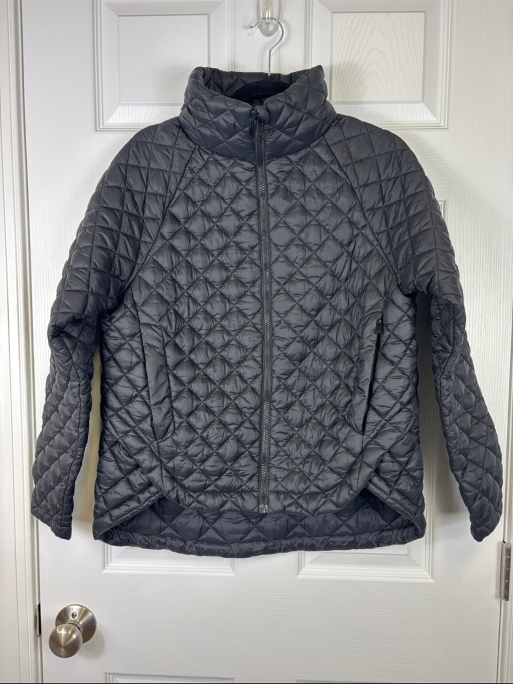 Athleta black quilted whisper featherless jacket sz sm - Picture 10 of 14